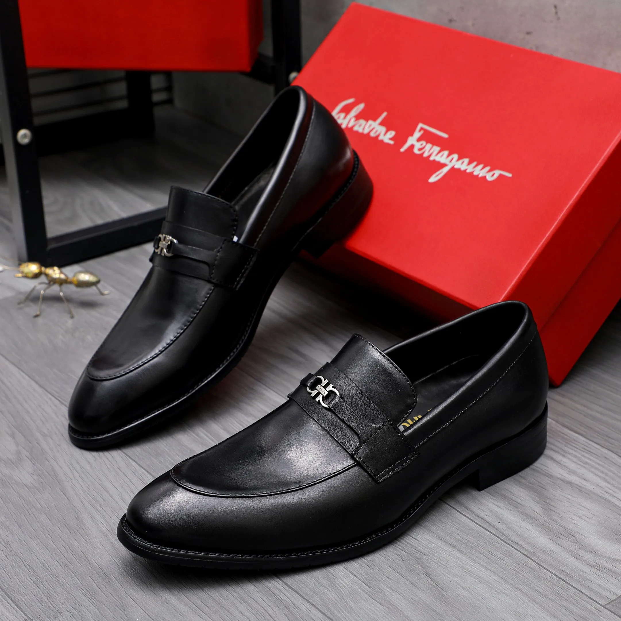 Men's shoes 💰480 Product trademark: Ferragamo " Ferragamo ] Business slip-on leather shoes Regular size: 39-44 Product materials: Selected high-quality cowhide upper, cowhide lining, original outsole